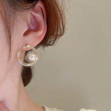 Load image into Gallery viewer, Pearl Niche Design Shiny Diamond Ear Studs
